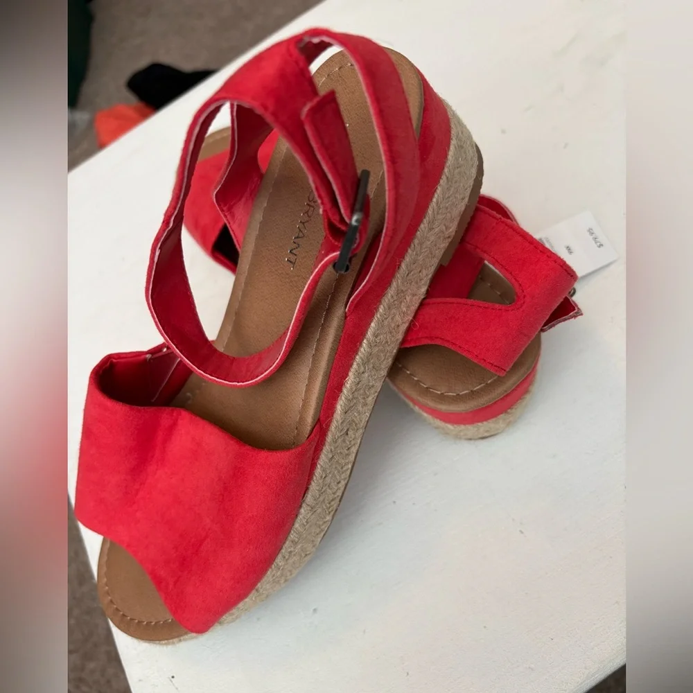 Ladies, 9, Lane Bryant, red sandal, new, great gift, vacation ready! - Picture 4 of 5
